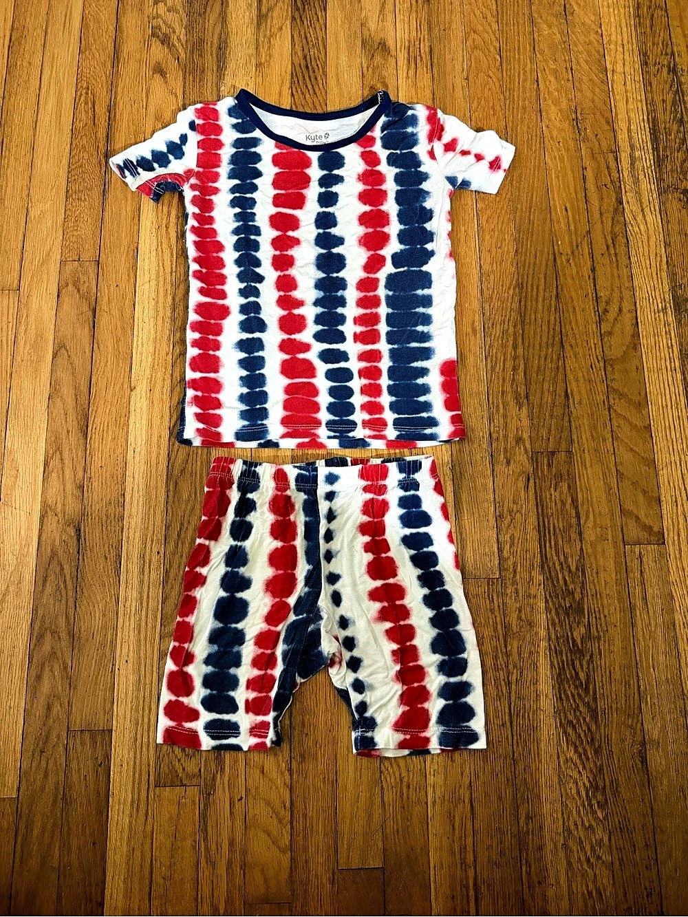 Kyte Baby Short Sleeve and shorts Pajamas Tie-Dye Size 4T set